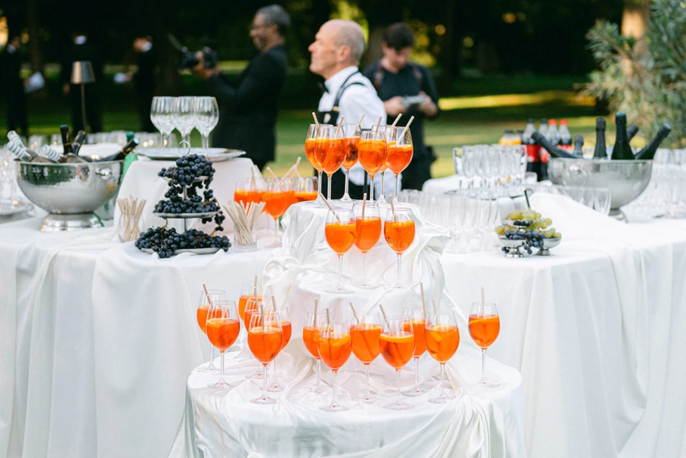 Bar à Spritz et champagne, animation orchestrée par DV Traiteur en Provence Alpes Côte d'Azur