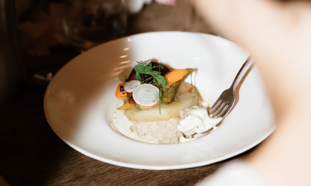 Assiette gastronomique, alternative élégante dans un menu mariage allergies signé DV Traiteur