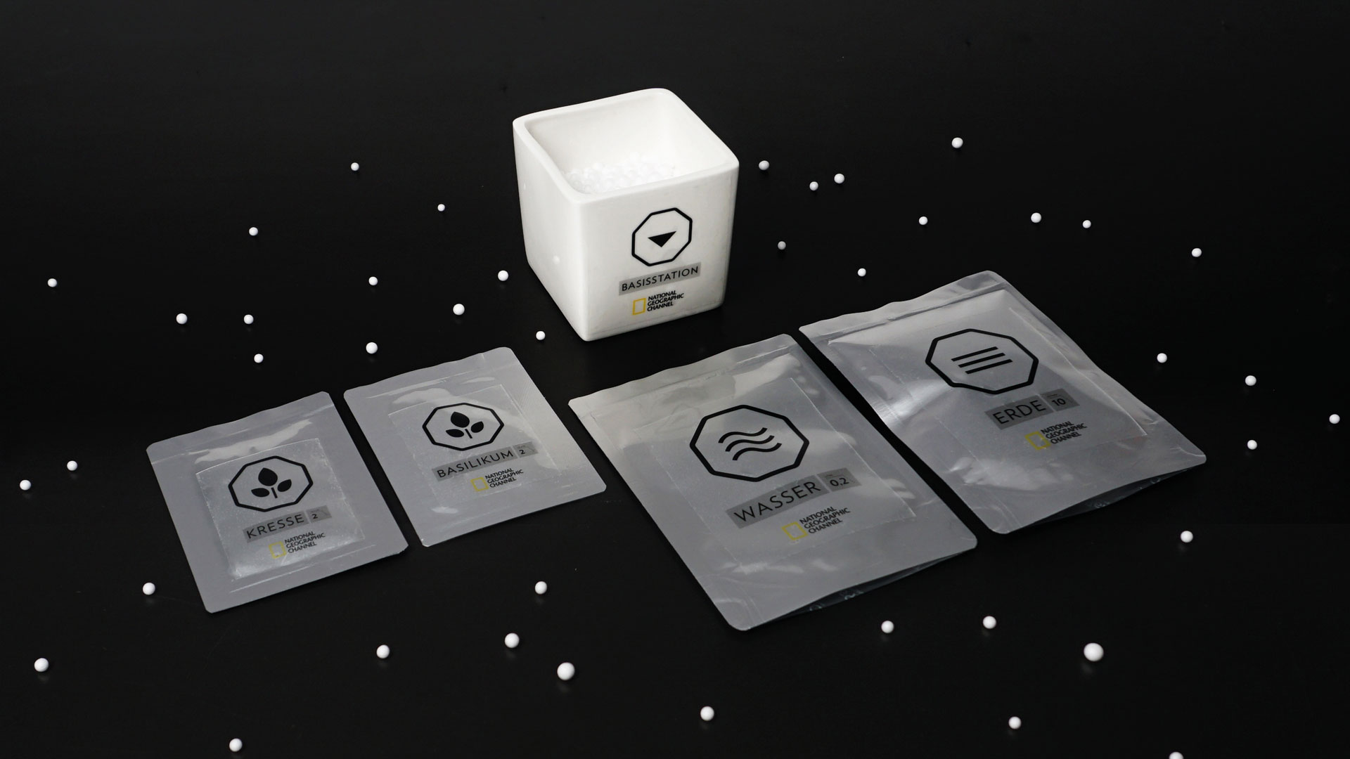National Geographic Mars-Set mit Samen, Erde, Wasser und Basisstation in futuristischem Design.