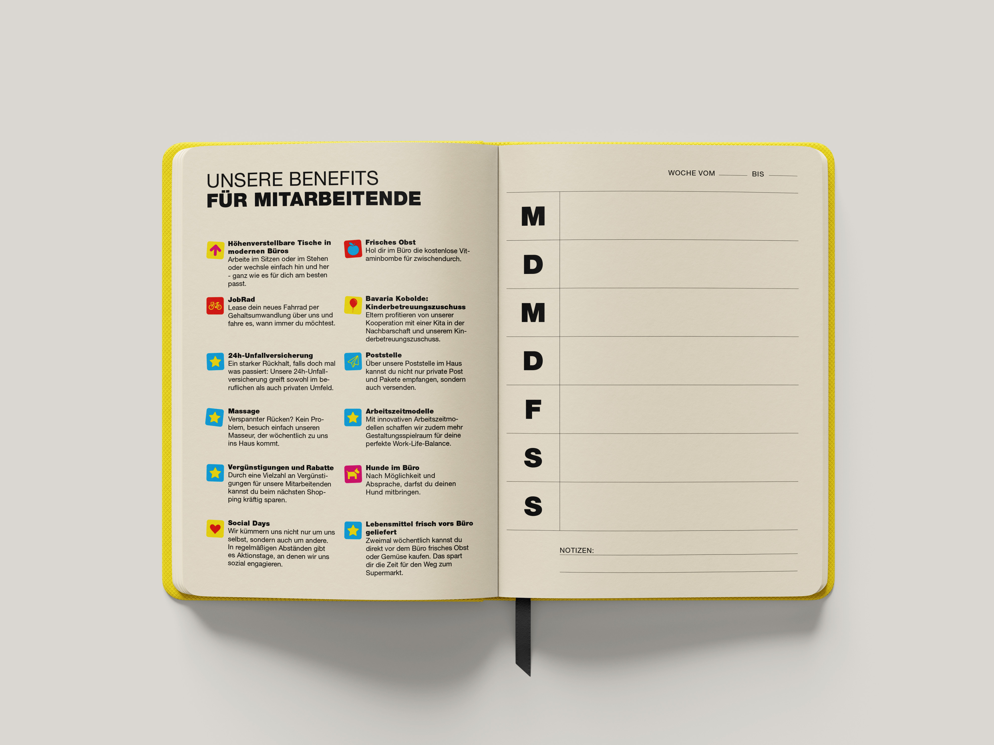 RTL ZWEI Buch aufgeschlgen mit den Werten des Unternehmens auf der Seite stehend.  Teil der Onboarding Box.