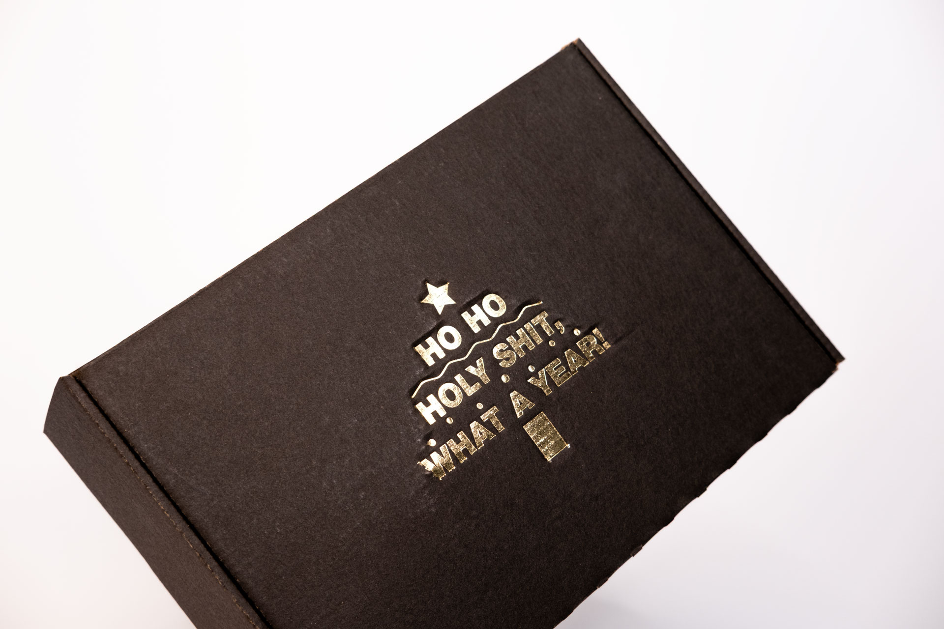 Schwarze Box "Ho Ho Holy Shit wha a year" Aufschrift als weihnachtsgeschenk Box für Mitarbeiter und GEschäftskunden von RTL ZWEI.