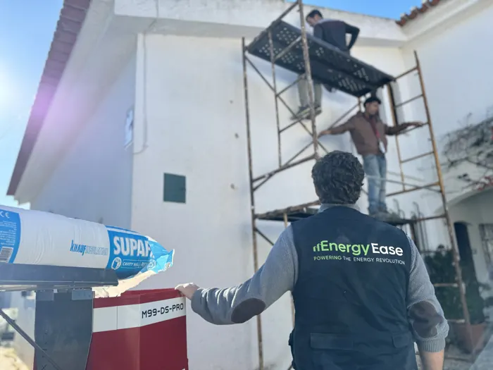 A equipa da EnergyEase numa obra de fachada
