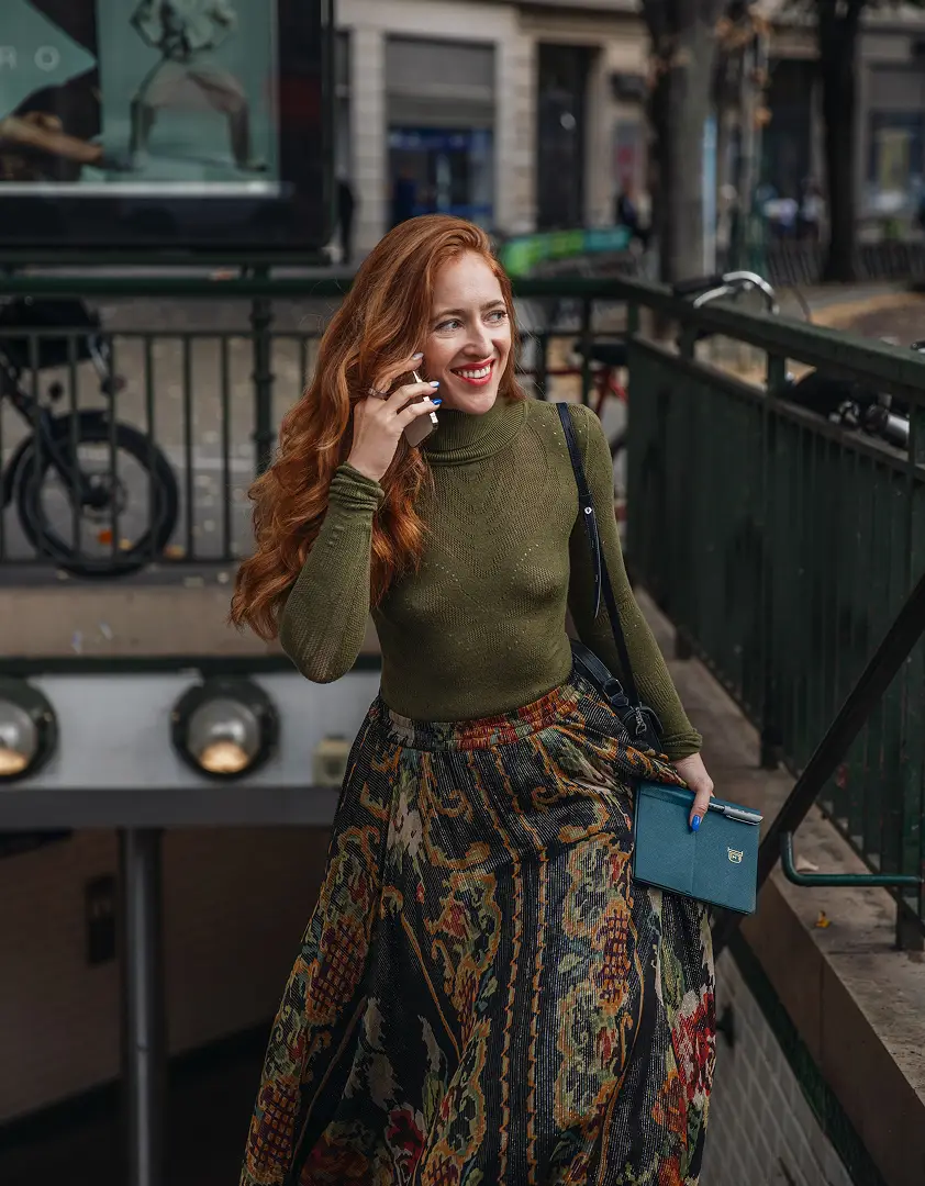 Meredith detko coach, psychedelic guide and rebranding designer for entrepreneurs & on phone coming out of the metro for in person coaching for psychedelic integration in lisbon & paris