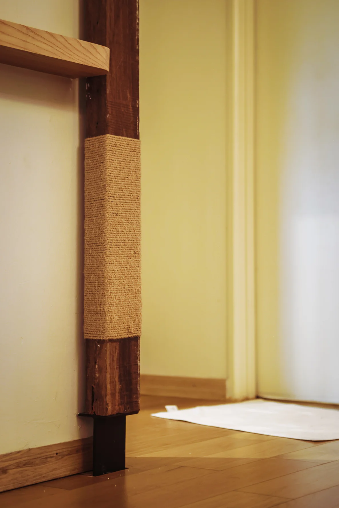 Reclaimed wood Tiang Seri pillars used as cat scratching posts