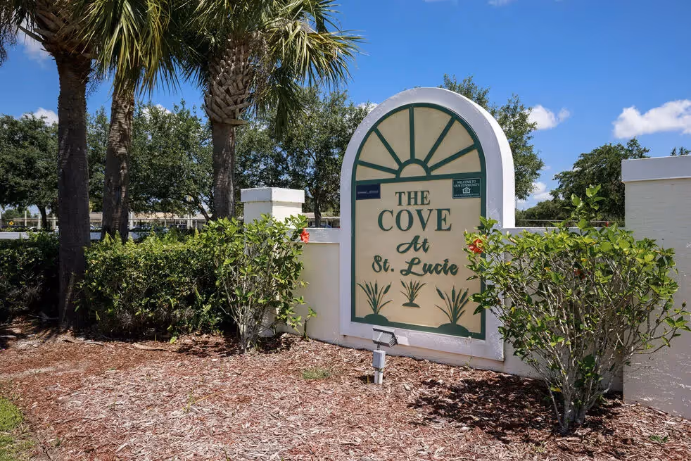 Covie at St. Lucie sign 