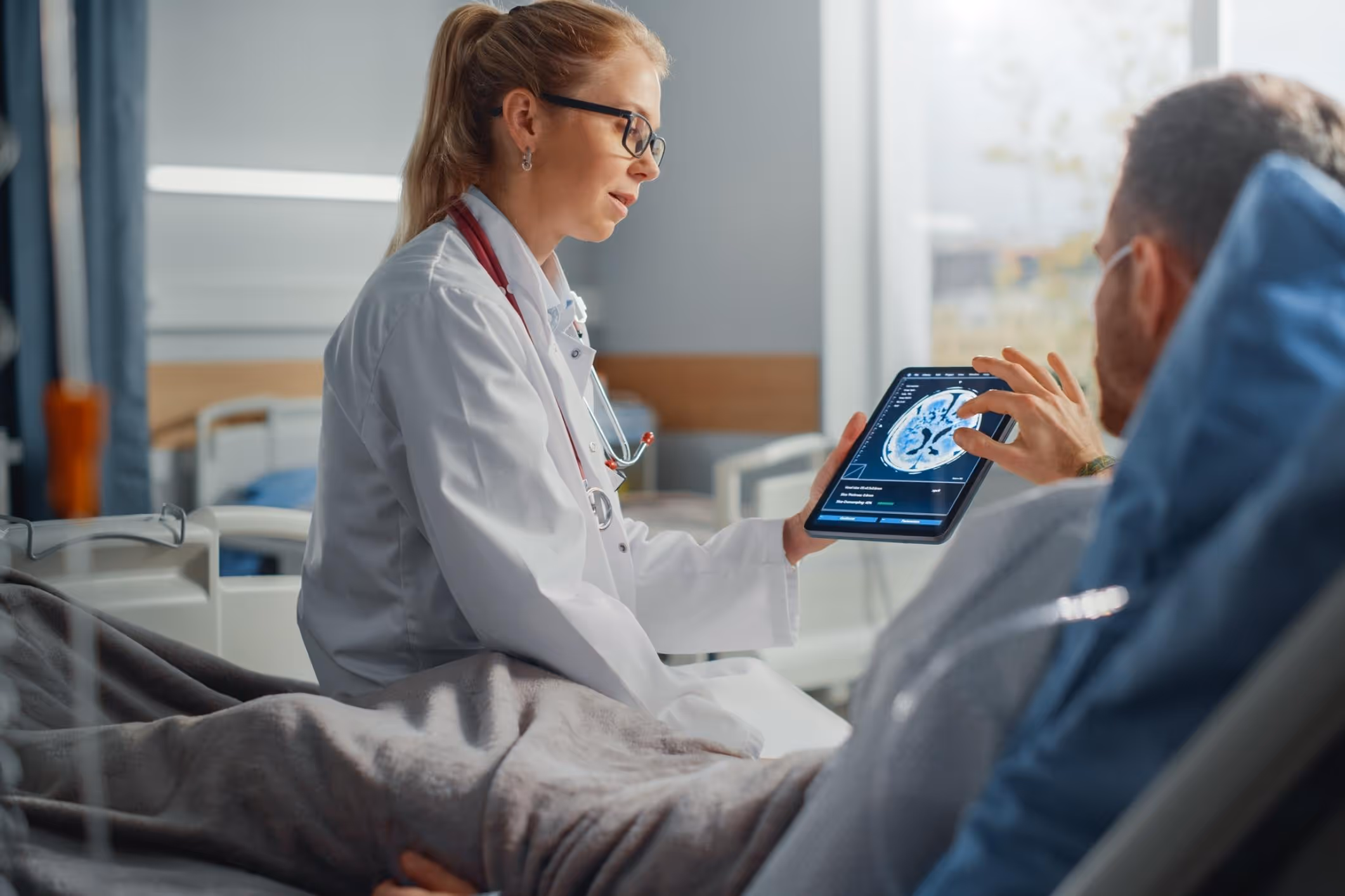 Doctor speaking with a patient after head trauma, representing Visual Snow Syndrome symptoms after a TBI.
