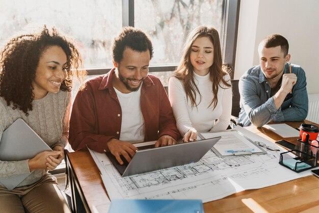 Free photo teamwork meeting with business people