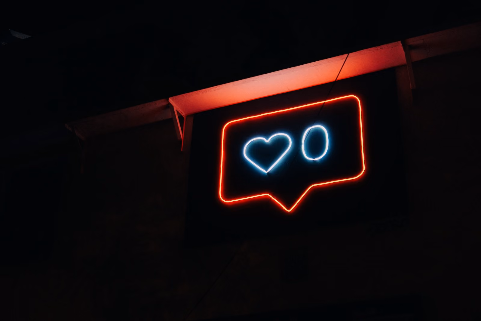 Header graphic for the article 'The social dilemma: Ethics and UX'