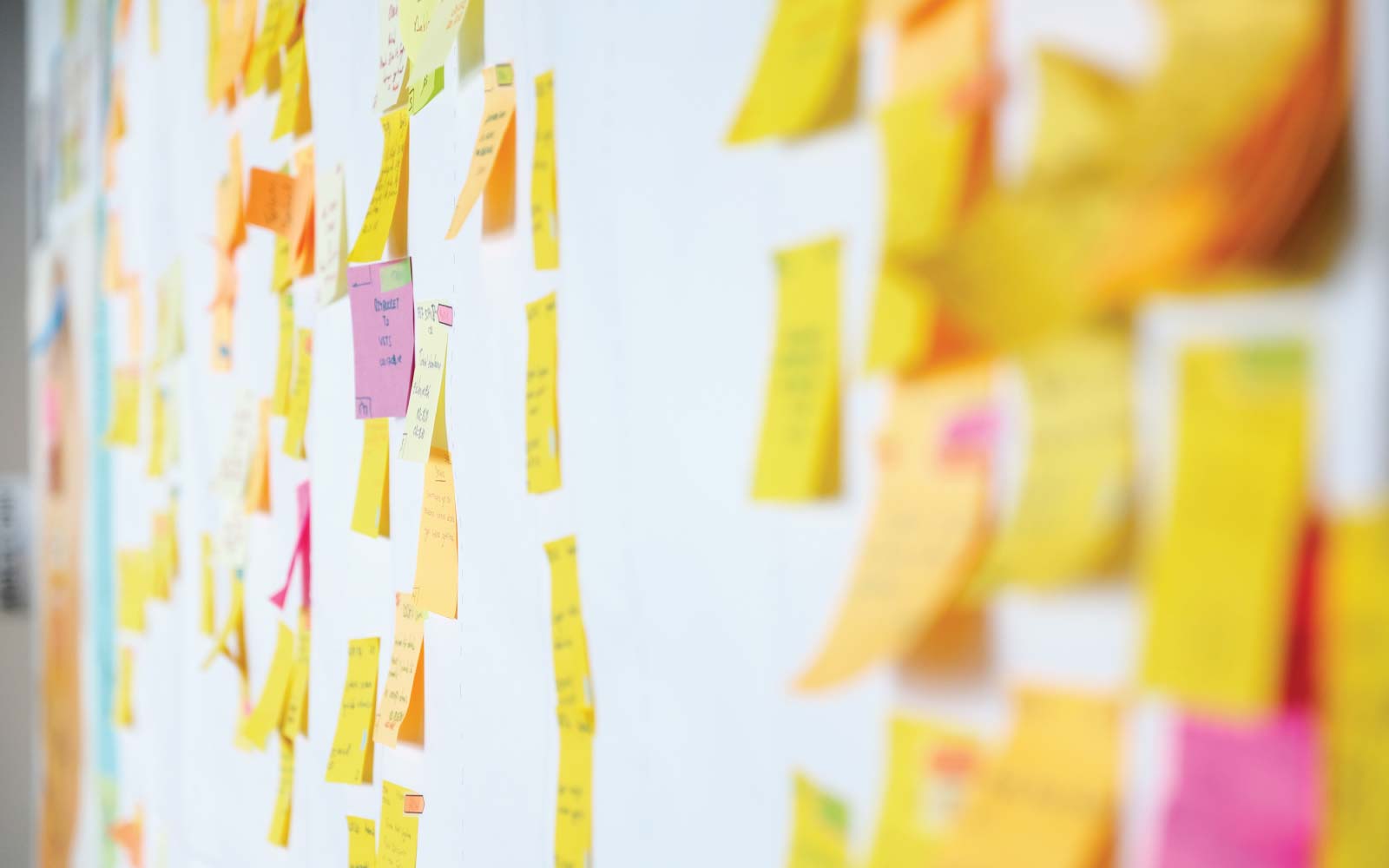 Header graphic for the article 'How to create an effective customer journey map'