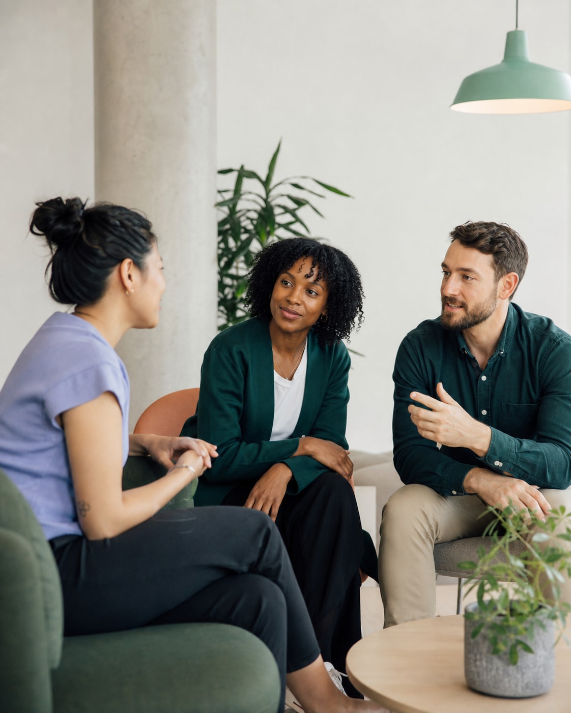 Recruiting-Fachpersonen in einem persönlichen Gespräch