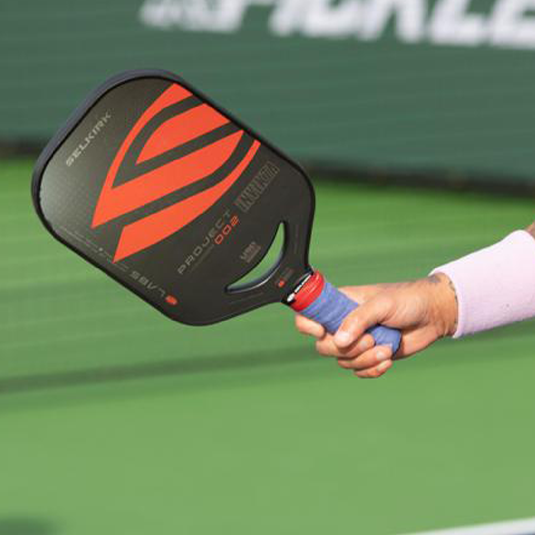 How to Hold a Pickleball Paddle Properly [Complete Guide]