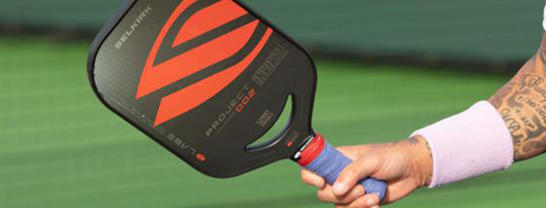 How to Hold a Pickleball Paddle Properly [Complete Guide]