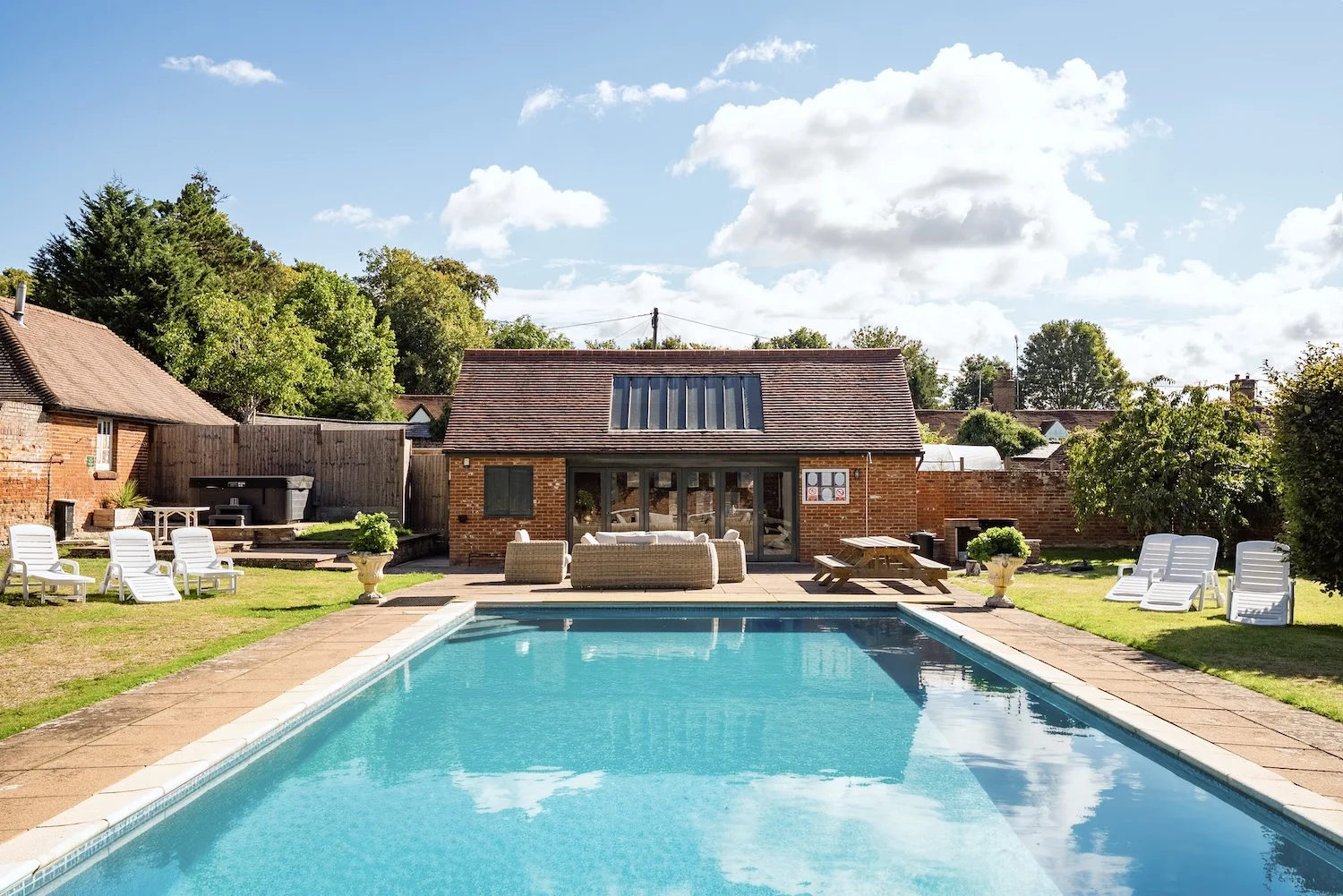 Abbey House Stays Ltd