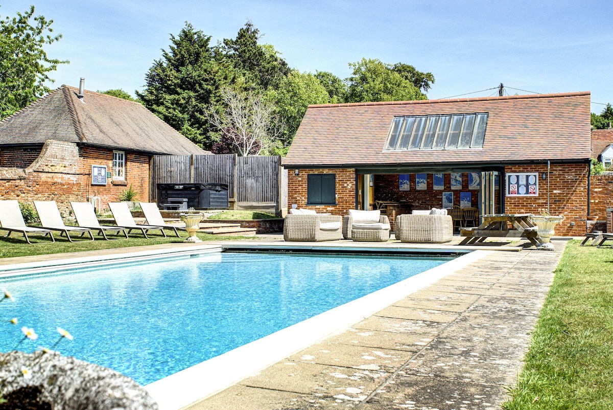 Abbey House Stays Ltd