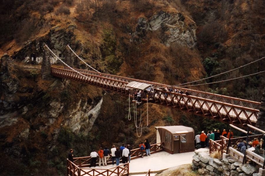 Kawarau Gorge Suspension Bridge and bungy platform above the Kawarau River