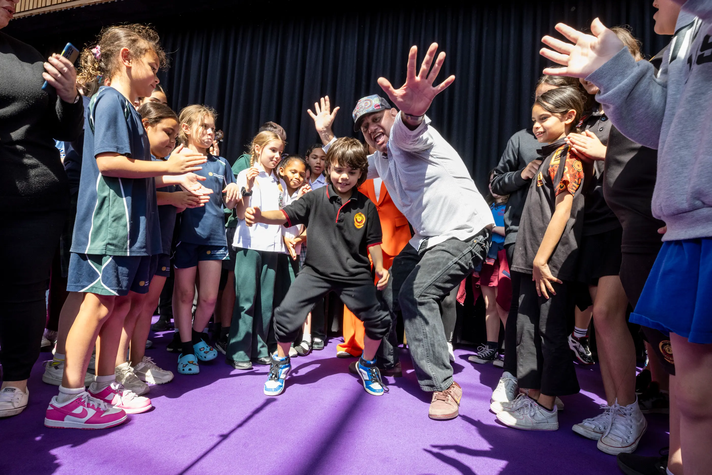 350,000 people join search for Tjanpi the lost dog at Sydney Opera House on Indigenous Literacy Day