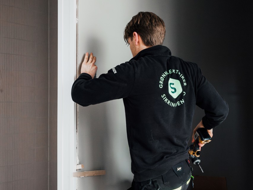 Elektrikere med høy kompetanse innen den teknologiske utviklingen som gir deg gode råd om energibesparende løsninger.