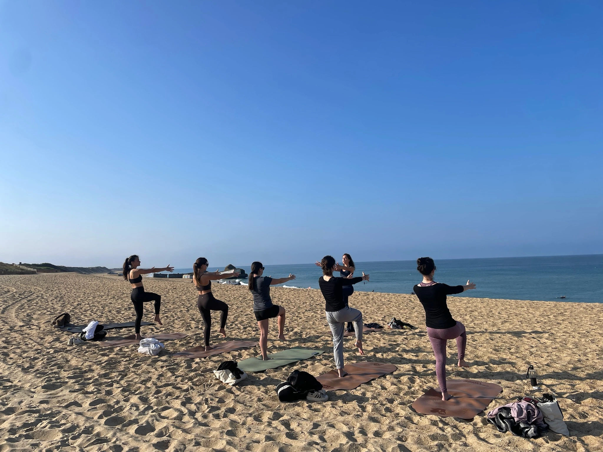 Pilates retreat in a 100% electric campervan with The Family Van - Pilates lessons on the beach in southwest France