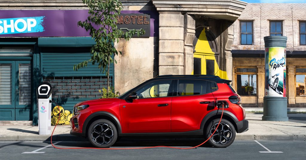 Den ë-C3 zu Hause und an öffentlichen Ladestationen aufladen