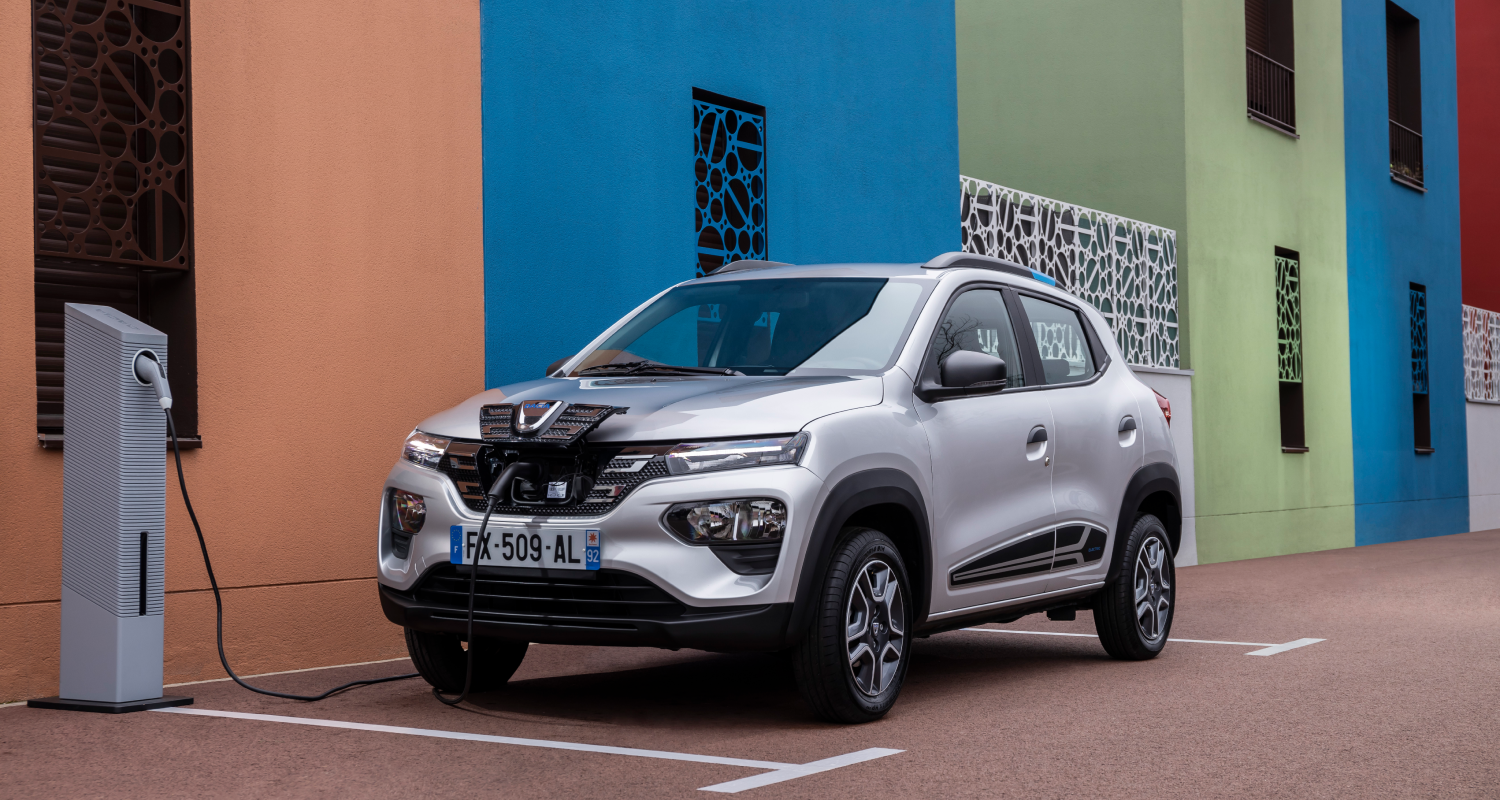 Aufladen des Dacia Spring an einer Ladestation