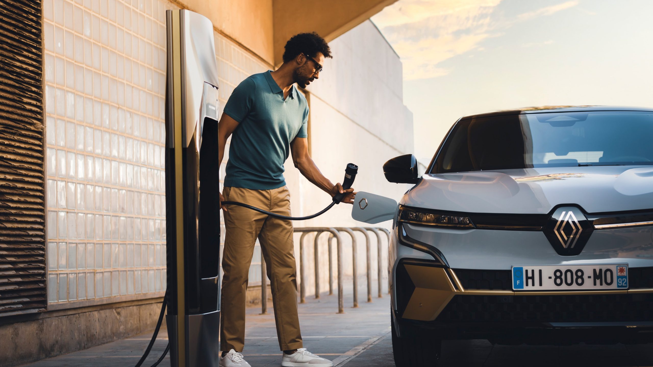 What’s the best way to charge your Renault Megane E-tech Electric?