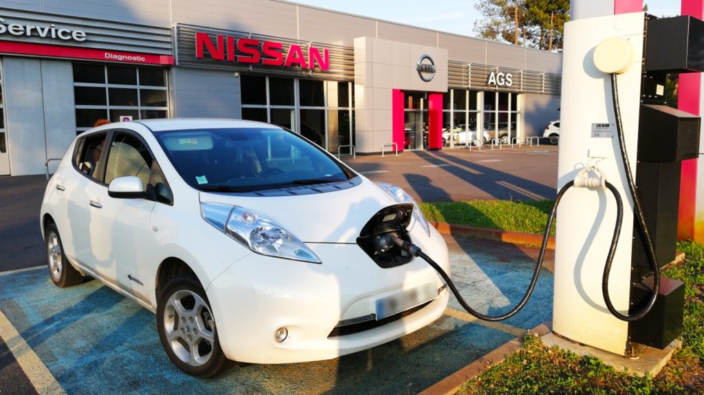 Recharge d'une Nissan Leaf sur une borne du réseau Nissan