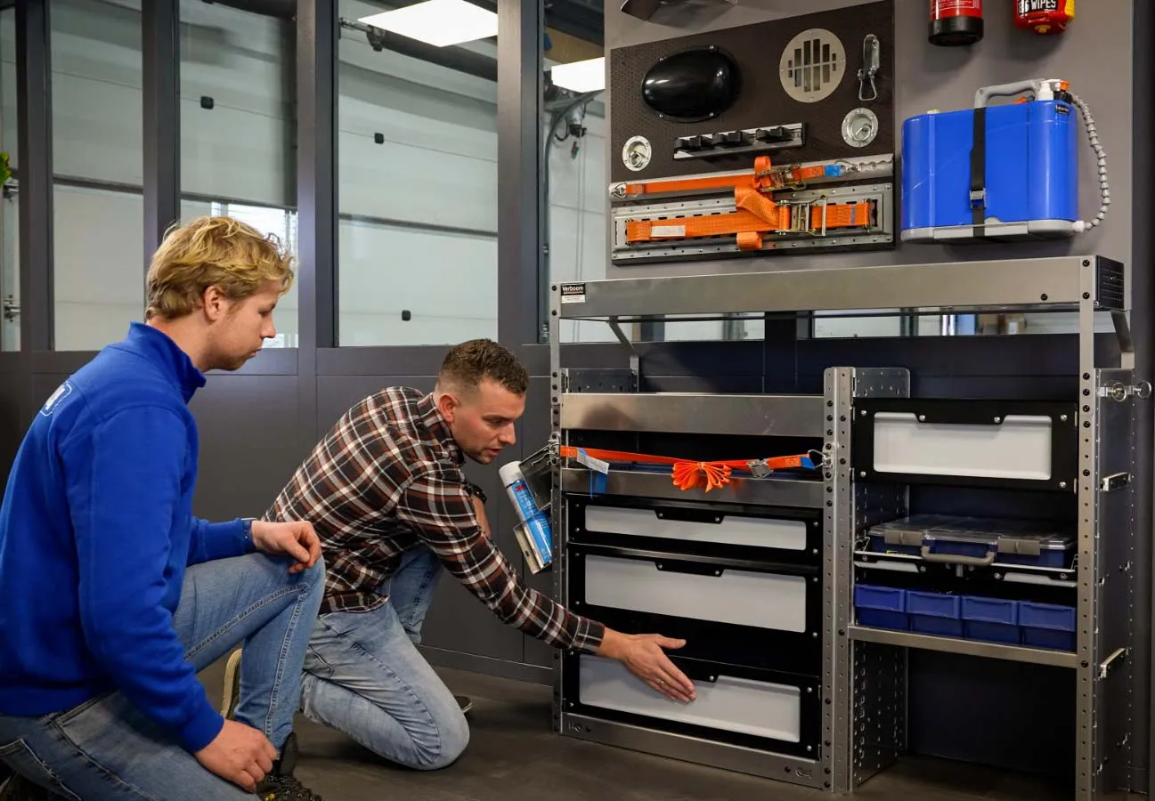 Tom-Lock dealer overlegt met klant