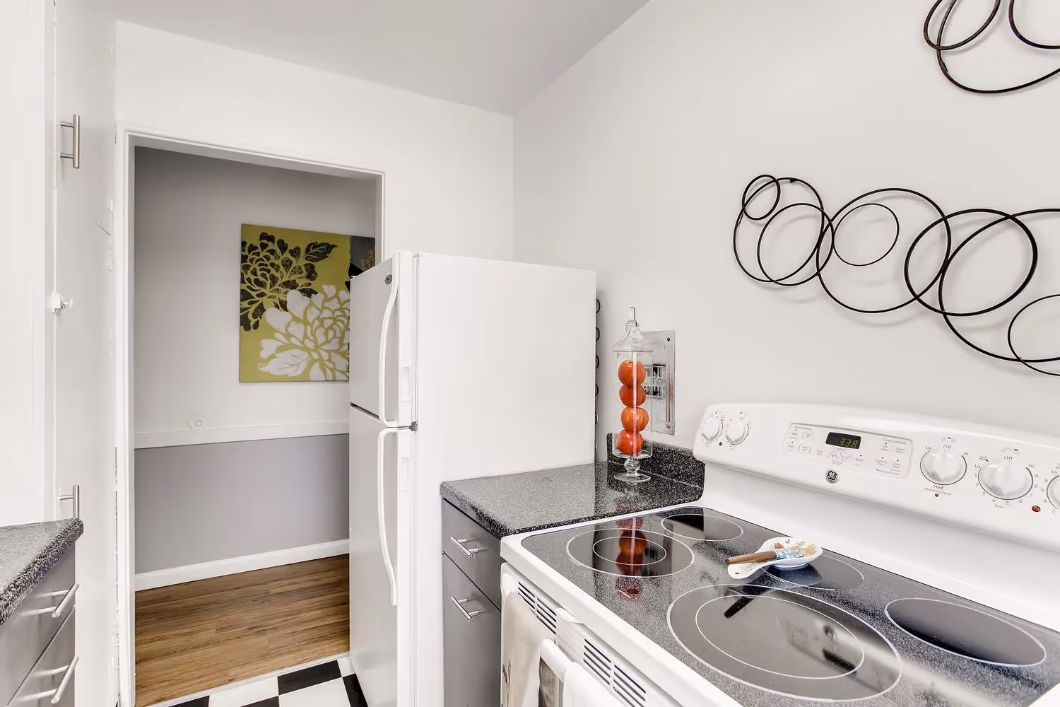 kitchen with grey/black counters and cabinets 