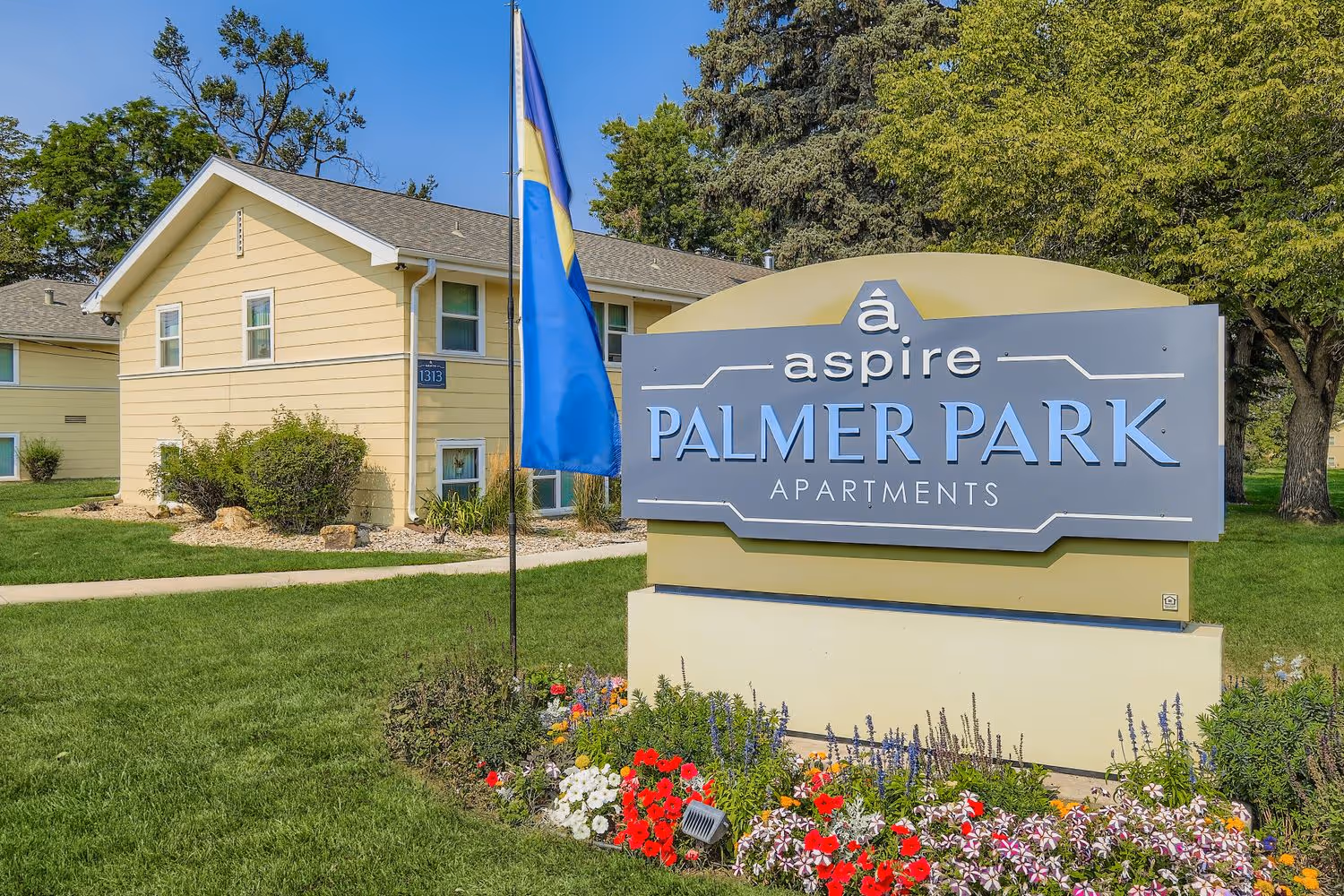 leasing office sign outside