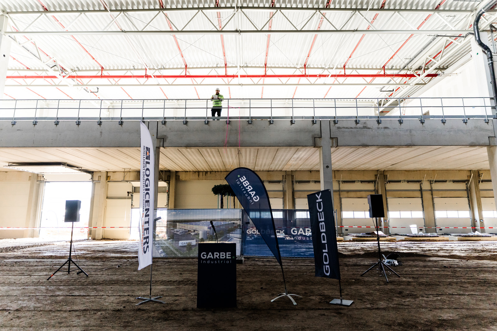 Eventfotografie: Rohbau der GARBE Logistikhalle in Leipheim mit Stahlträgern und Dachkonstruktion