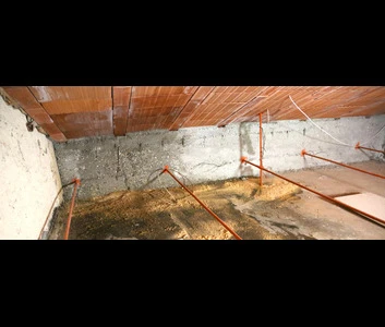 Infiltration d’eau sur plafond causée par une toiture non étanche à Menton - Toitflex