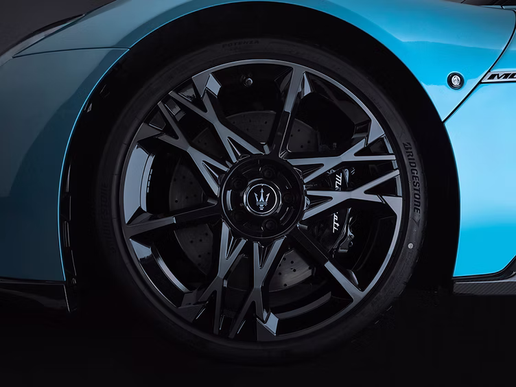 Maserati MCPura alloy wheel close-up