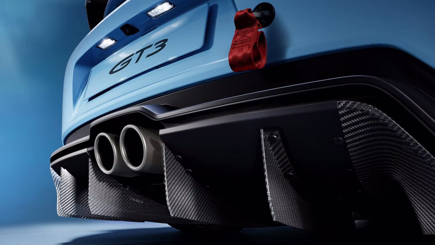 Twin exhausts and extended carbon rear diffuser on the 911 GT3 Manthey Kit