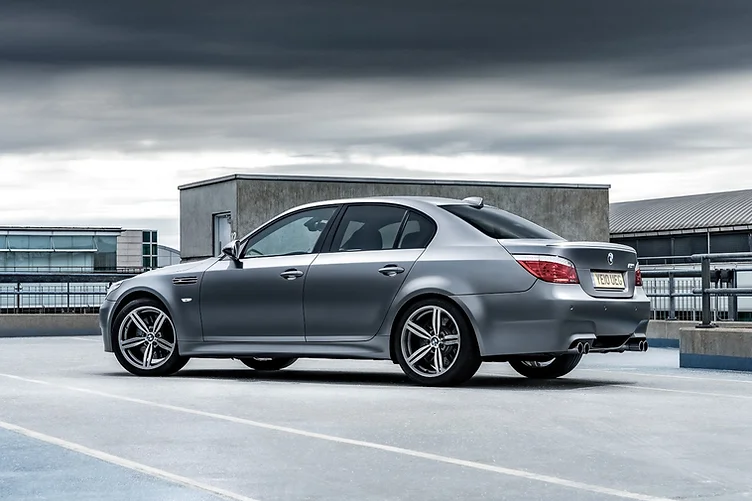 Click-through thumbnail link to car article