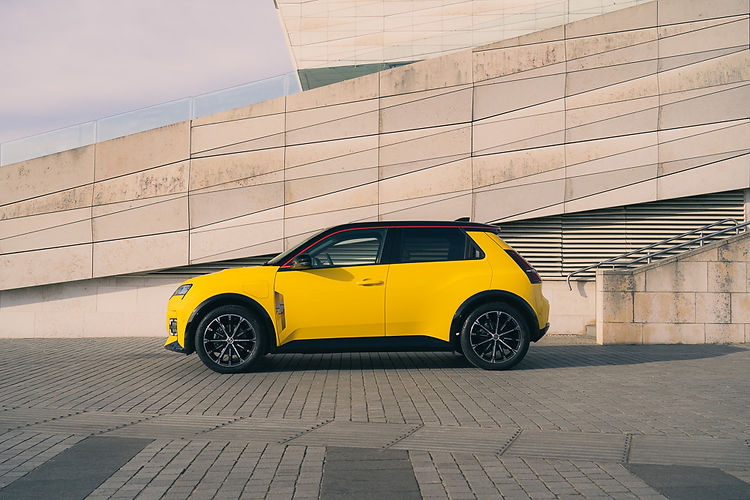 Updated Alpine A290 and Renault 5 Variants Get £3,750 Government Grant
