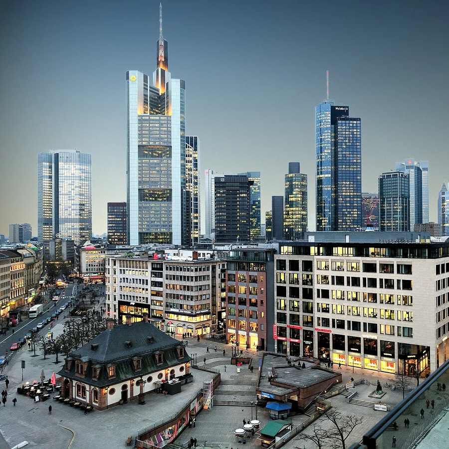 Roadshow Chauffeur Frankfurt Bankenviertel – LM Limousines Financial Roadshow Mainhattan