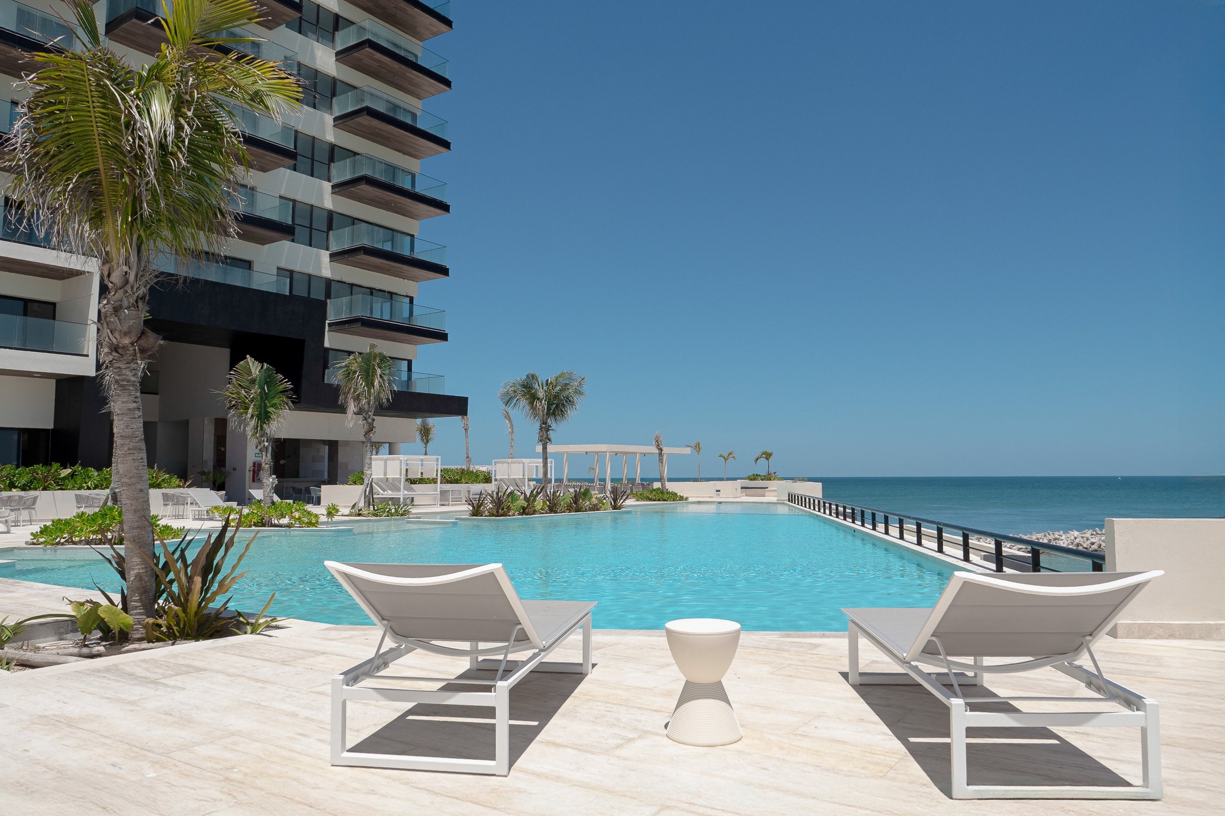 Yucalpetén | 3 Bedroom and Den Corner Apartment with 92 m2 Solarium in Progreso, near Mérida