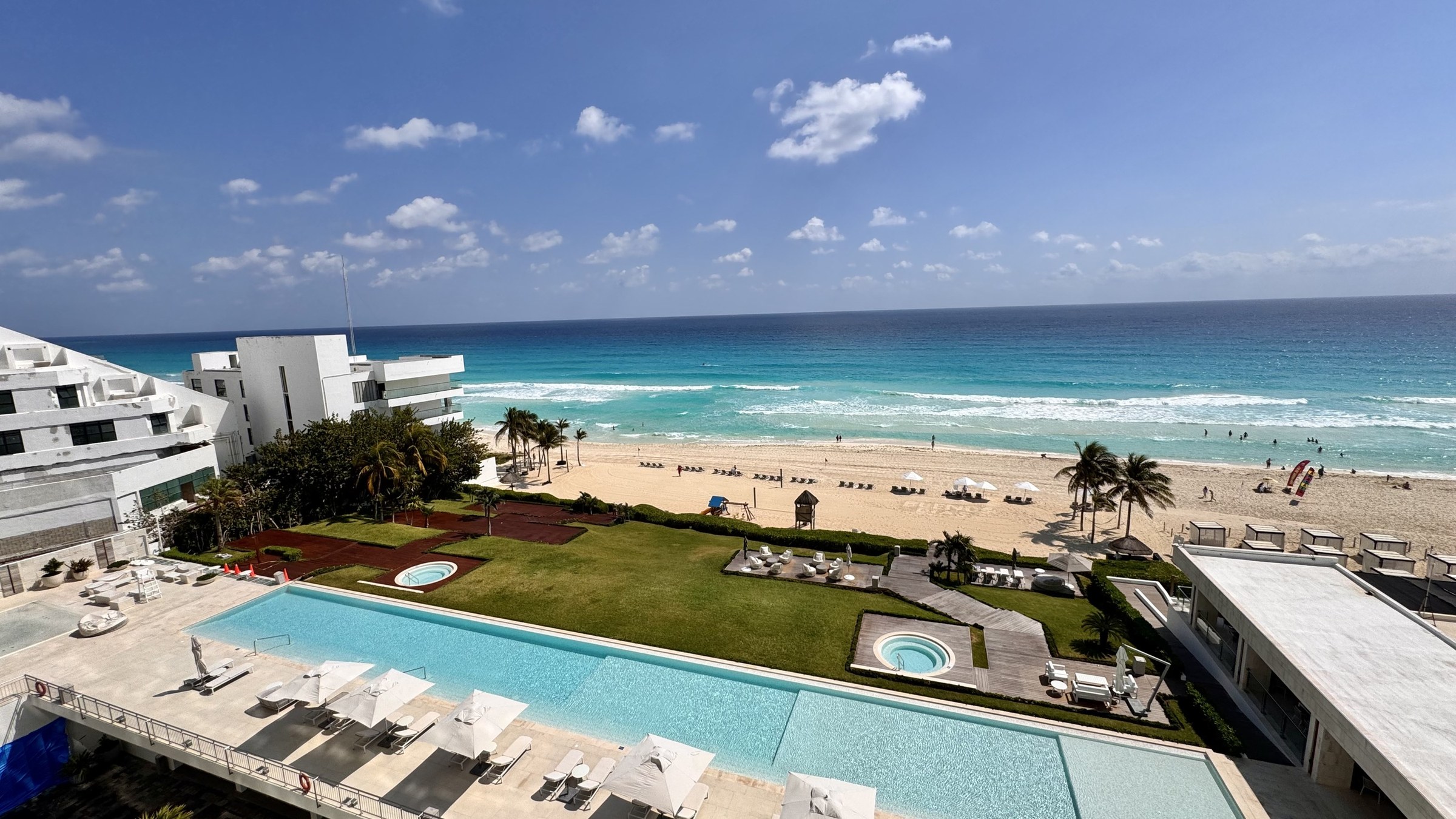 Emerald A5 | 5 Bedroom Beachfront Apartment on the 5th Floor in Cancún Hotel Zone