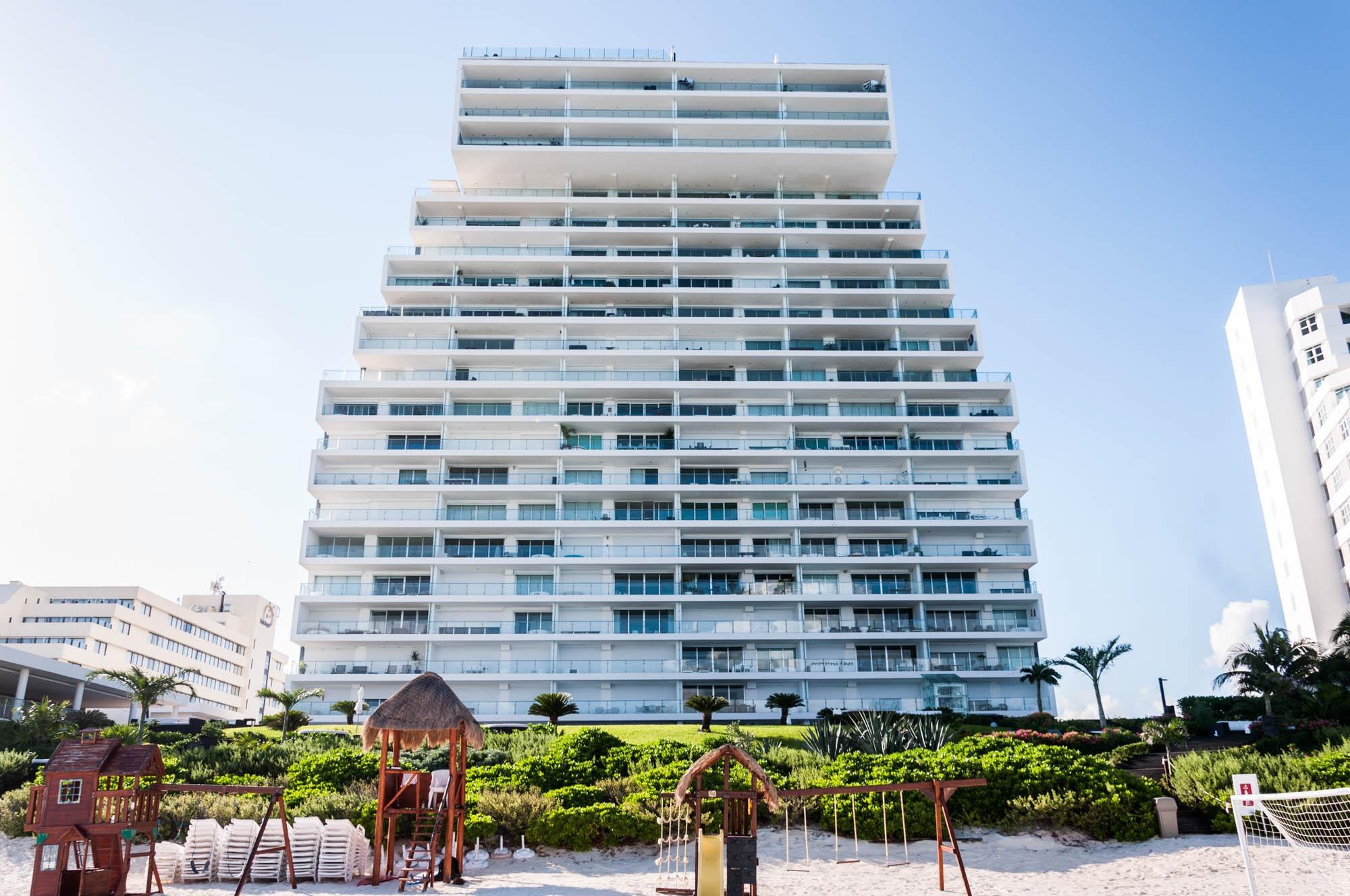 Emerald C13 | 4 Bedroom Beachfront Apartment on the 13th Floor in Cancún Hotel Zone
