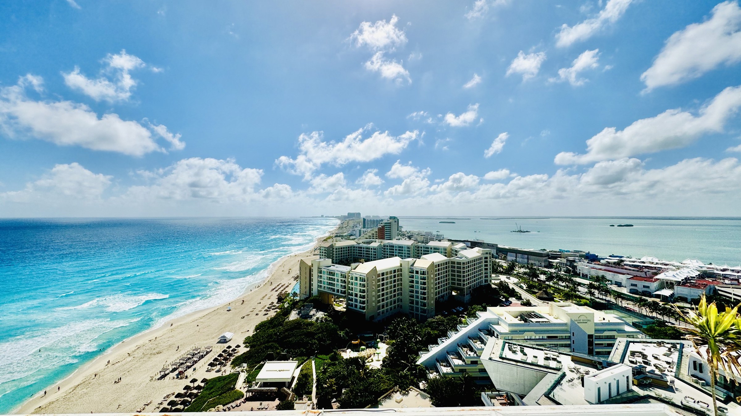 Emerald B17 and C17 | 6 Bedroom Double Beachfront Apartment on the 17th Floor in Cancún Hotel Zone