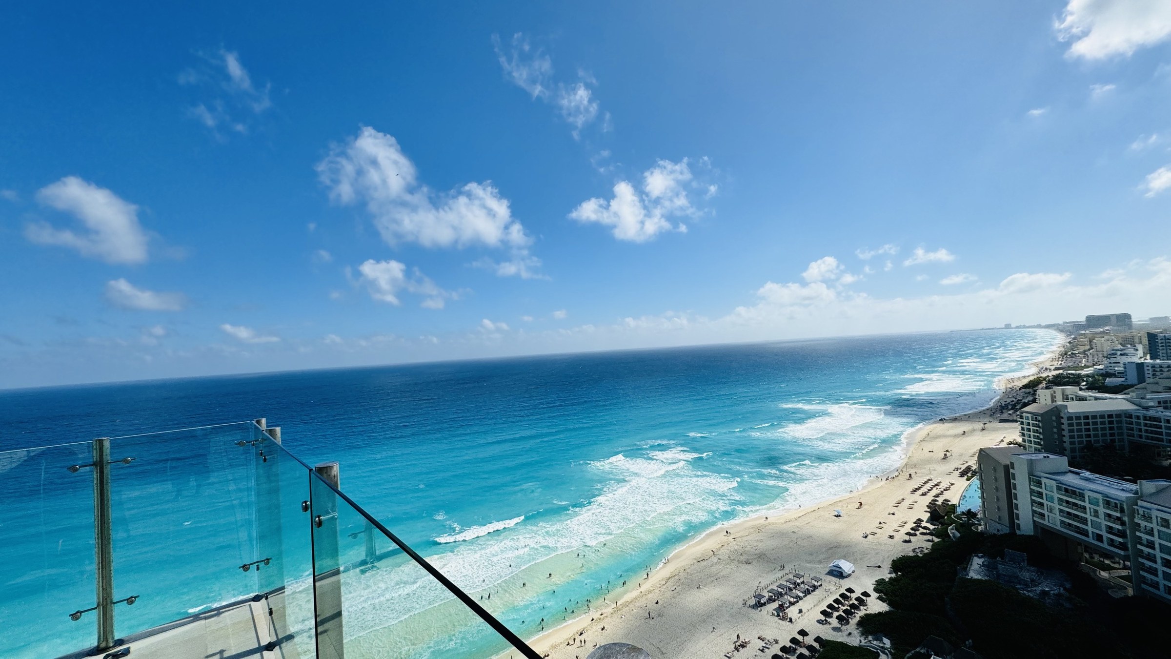 Emerald C19 | 4 Bedroom Beachfront Apartment with Private Pool Floor in Cancún Hotel Zone