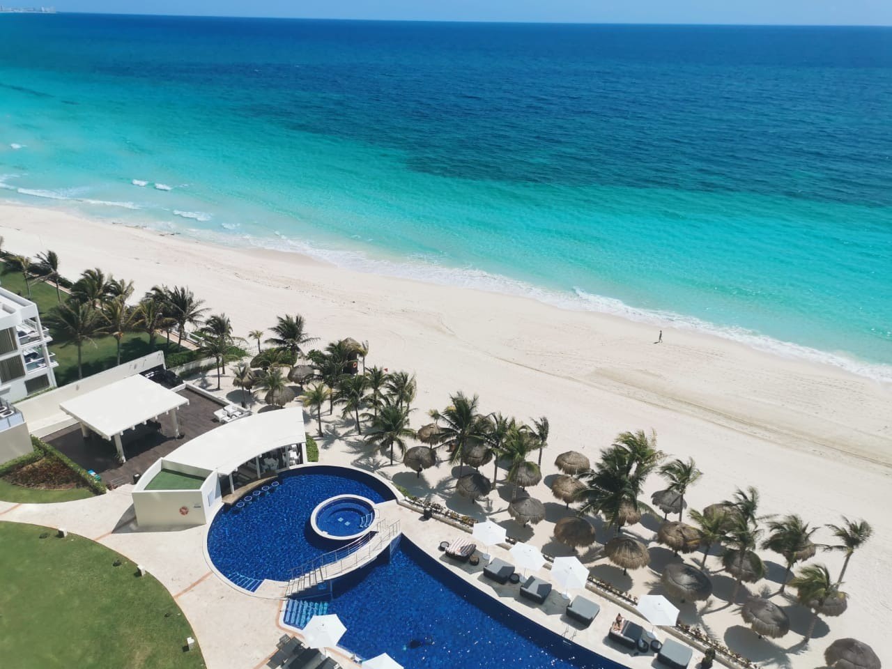 Lahia 1002 Agua | 3 Bedroom Beachfront Apartment on the 10th Floor in Cancún Hotel Zone
