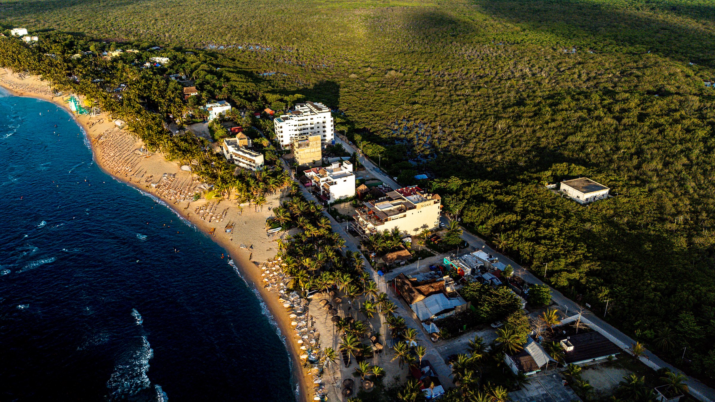 HAMA 405 | Fourth Floor Beachfront Studio with Ocean View in Mahahual