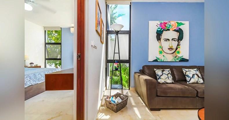 Elegant Corner Condo with beautiful Artwork & Furniture