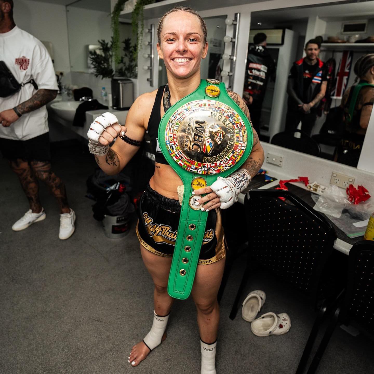 muay thai athlete fighting on the ring