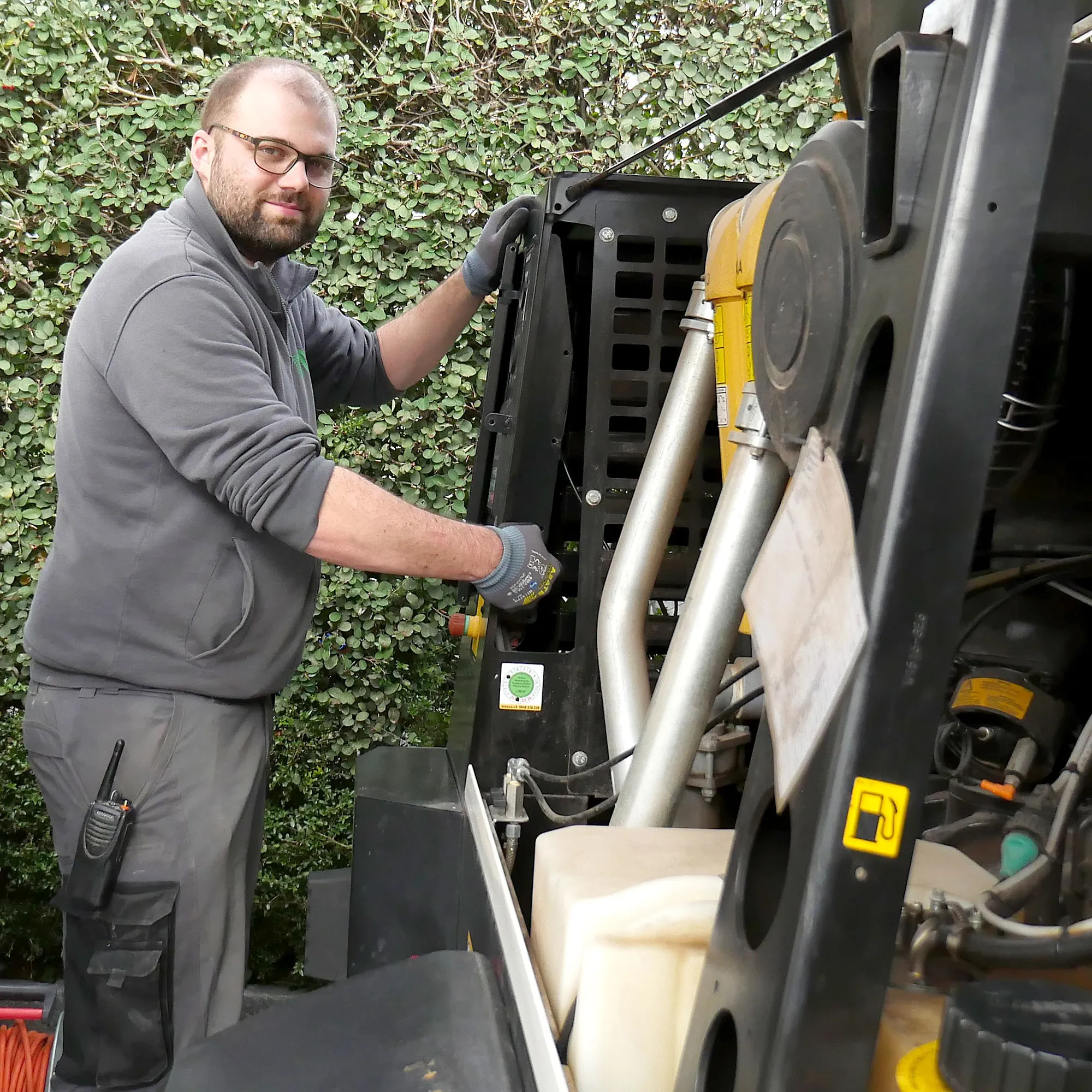 A man standing next to a large machine.