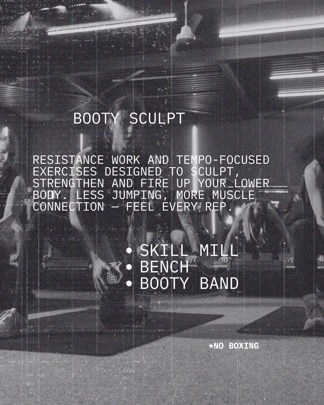 Schwarz/weiß Foto einer trainierenden Person mit Überschrift "Booty & Sculpt"