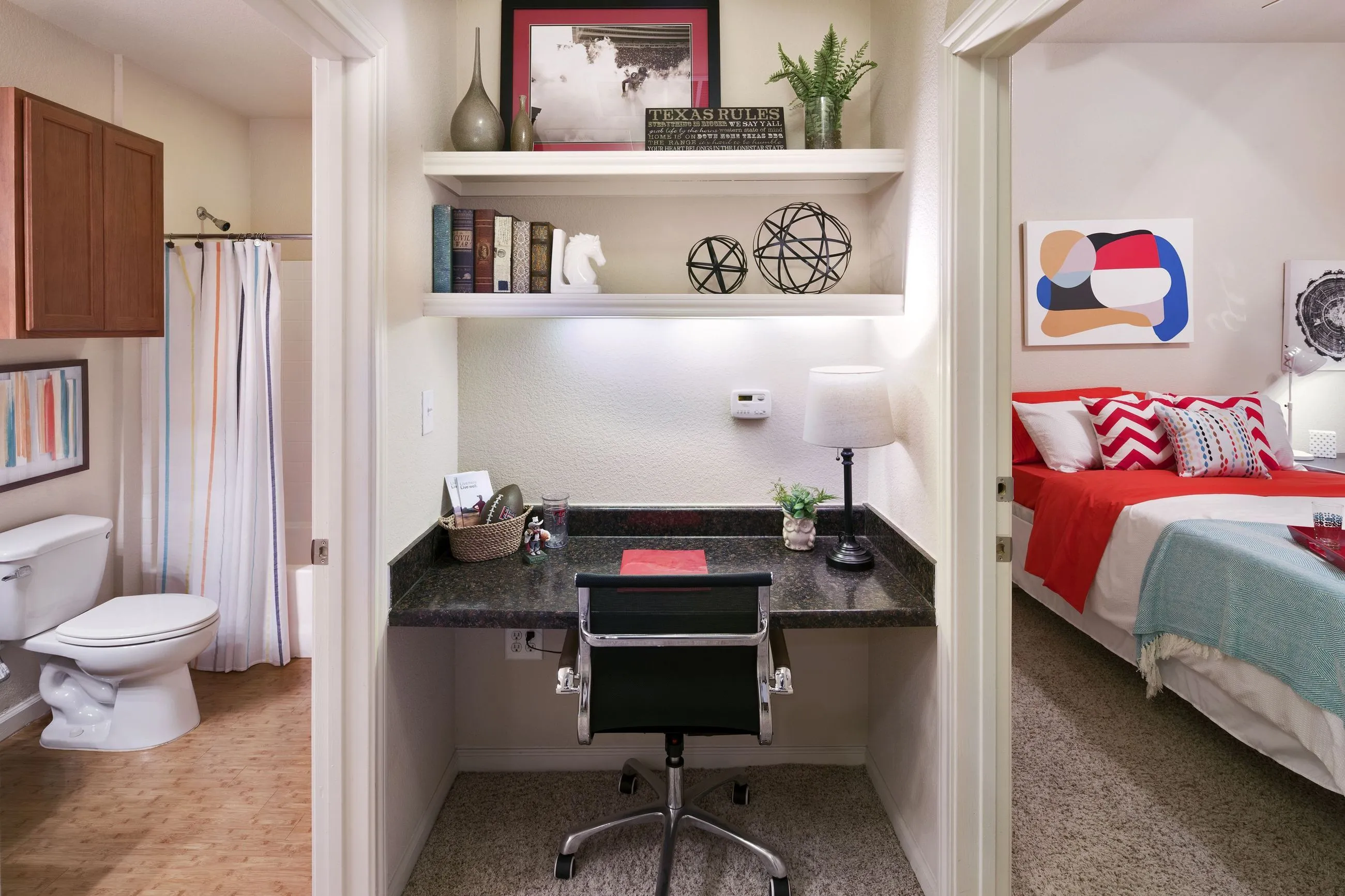 bar/desk area 