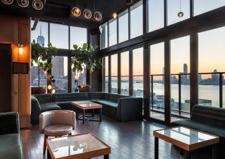 A superb bar with a beautiful view of the New York skyline