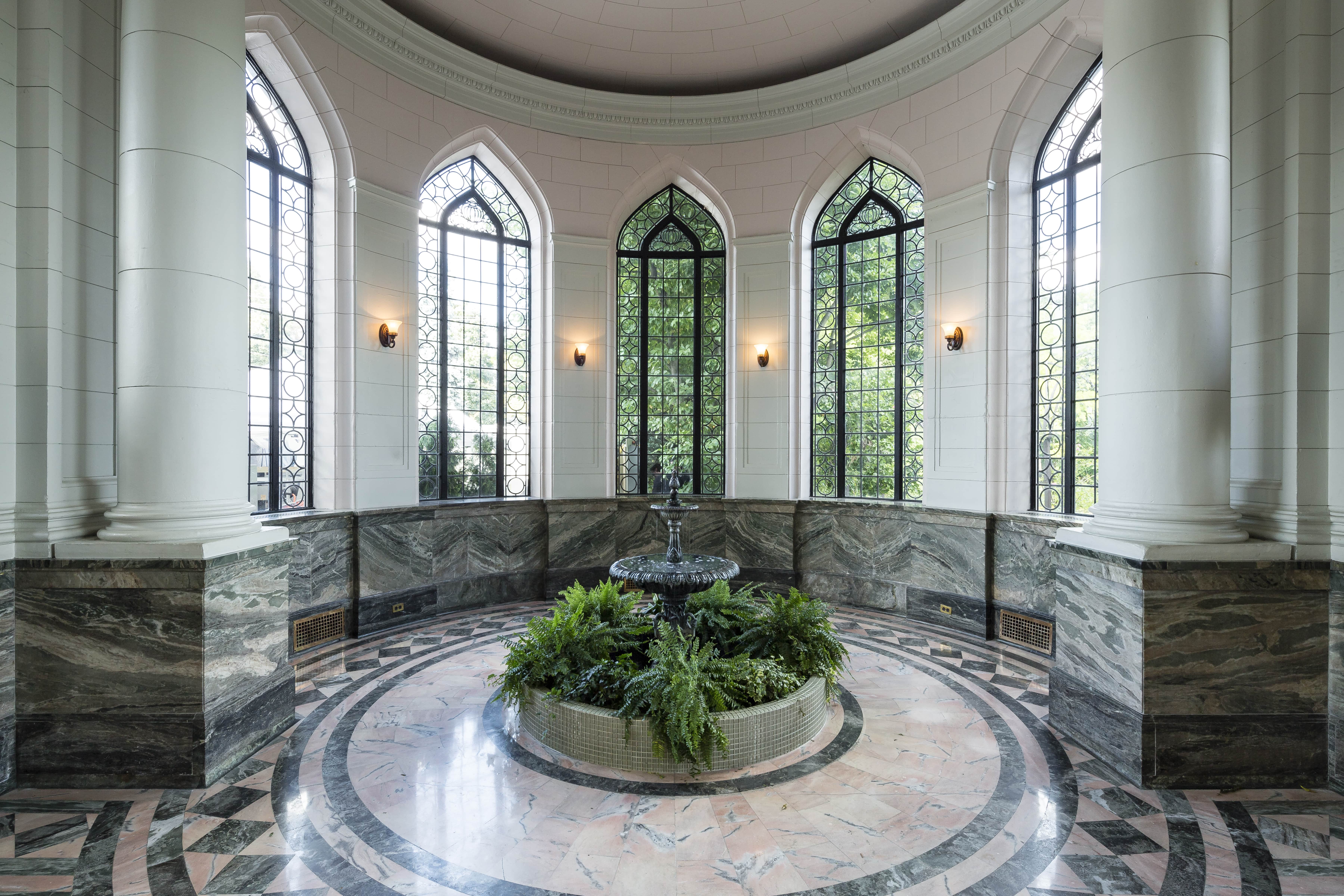 Luxurious Castle Interior With Antique Furnishings - Casa Loma